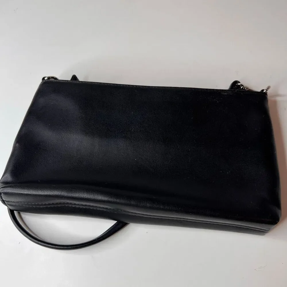 black Charter Club Y2K 90’s shoulder bag features a sleek design with silver-ton